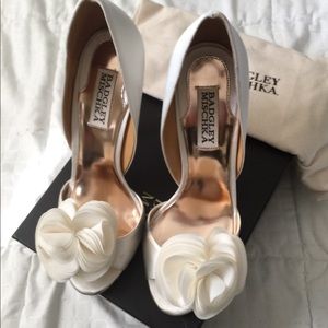 Badgley Mischka Randall white satin heel 6.5